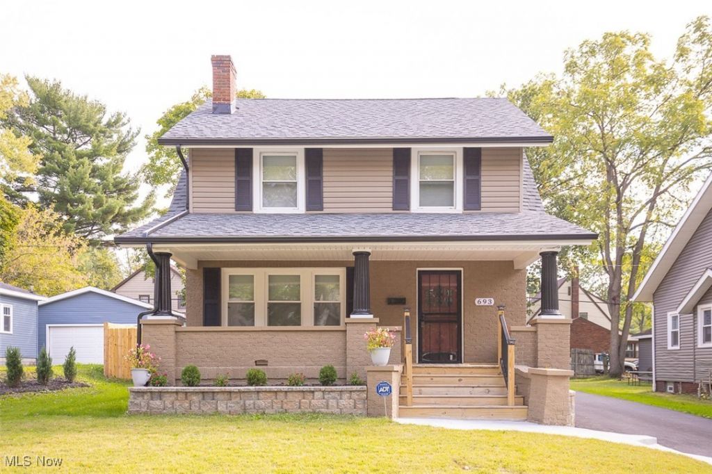 693 Roslyn Avenue, Akron, OH 44320 Main Photo