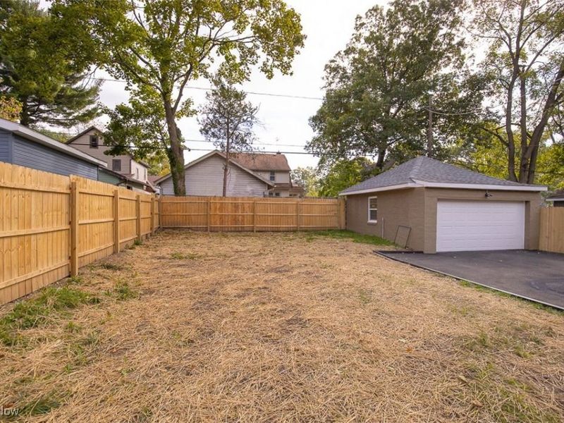 693 Roslyn Avenue, Akron, OH 44320 Photo 5