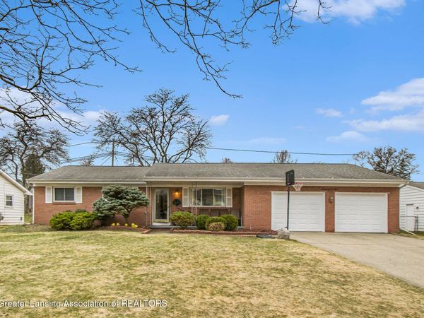 2601 Newport Drive, Lansing, MI 48906