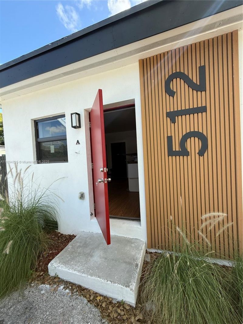 512 NW 2nd Ave, Unit B, Hallandale Beach, FL 33009 Photo