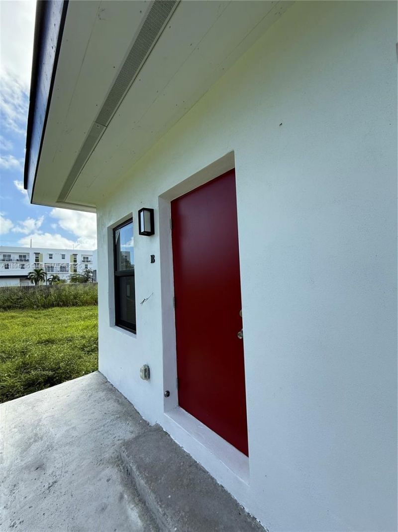 512 NW 2nd Ave, Unit B, Hallandale Beach, FL 33009 Photo