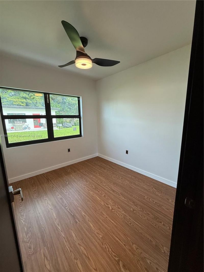 512 NW 2nd Ave, Unit B, Hallandale Beach, FL 33009 Photo