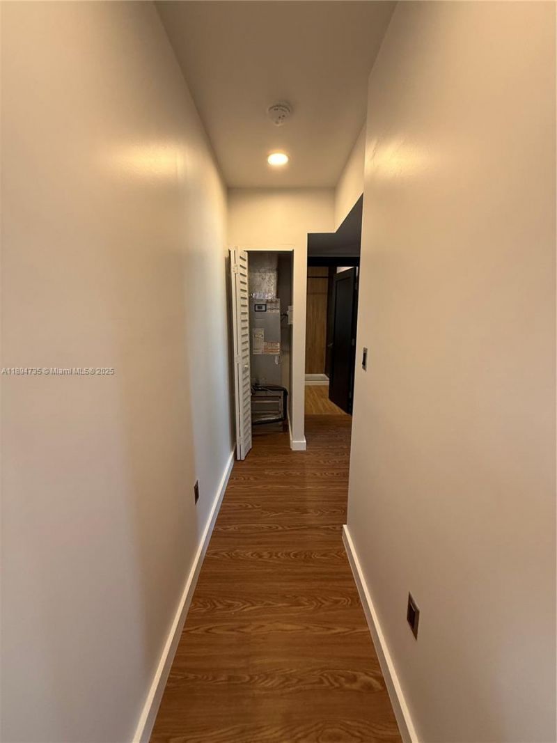 512 NW 2nd Ave, Unit B, Hallandale Beach, FL 33009 Photo