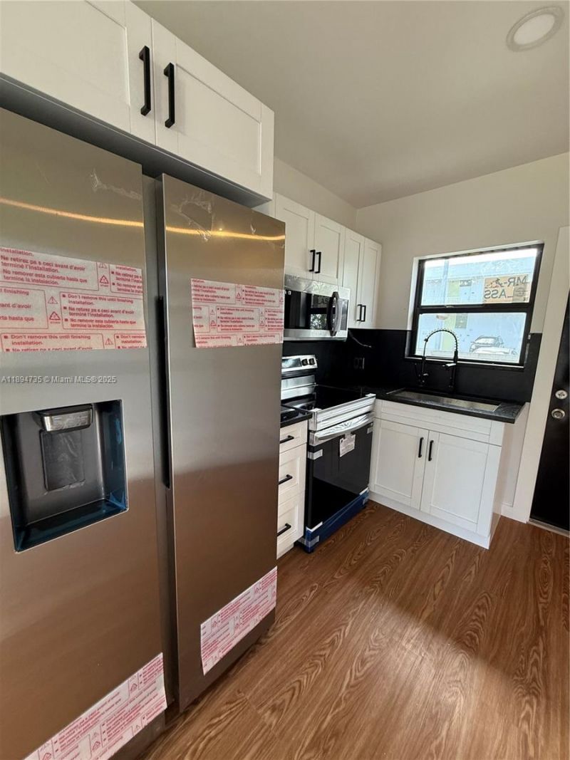 512 NW 2nd Ave, Unit B, Hallandale Beach, FL 33009 Photo