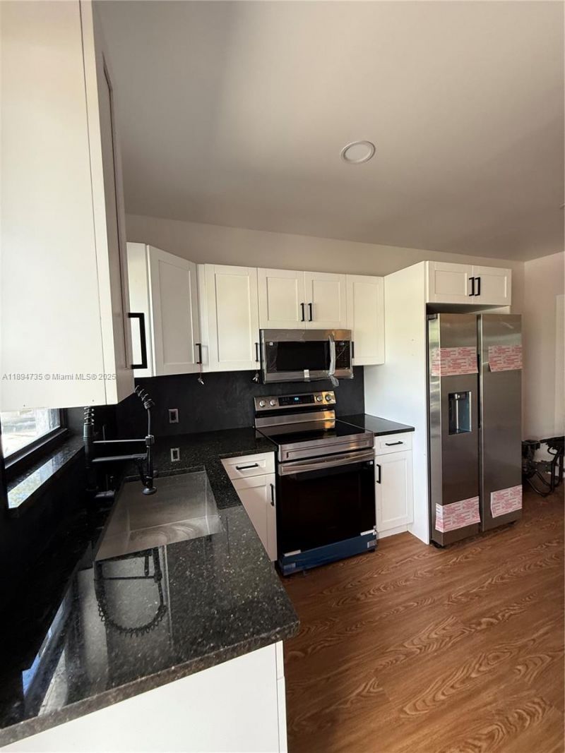 512 NW 2nd Ave, Unit B, Hallandale Beach, FL 33009 Photo