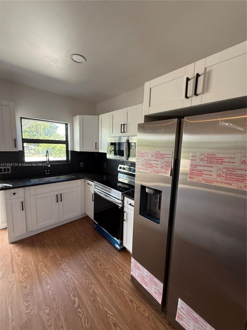 512 NW 2nd Ave, Unit B, Hallandale Beach, FL 33009 Photo