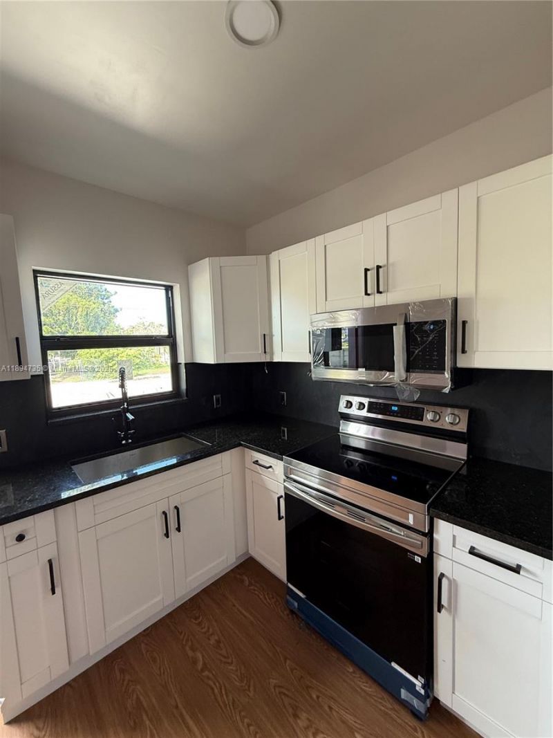 512 NW 2nd Ave, Unit B, Hallandale Beach, FL 33009 Photo