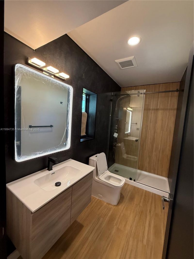 512 NW 2nd Ave, Unit B, Hallandale Beach, FL 33009 Photo