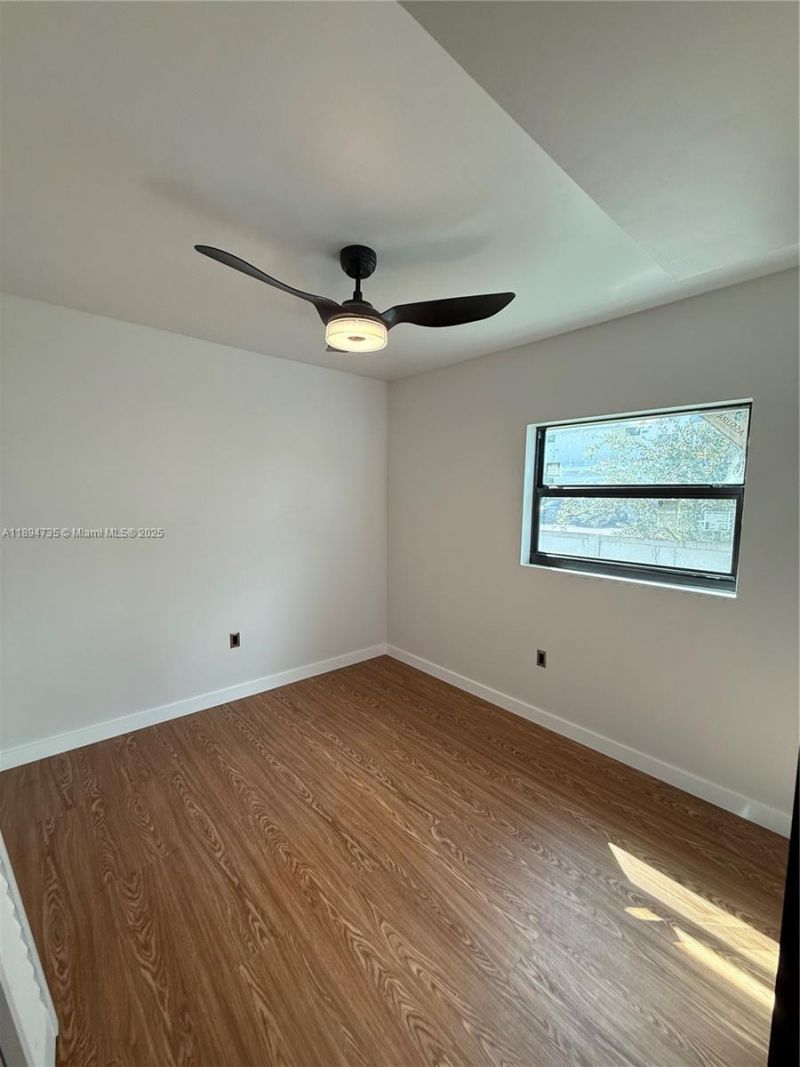 512 NW 2nd Ave, Unit B, Hallandale Beach, FL 33009 Photo