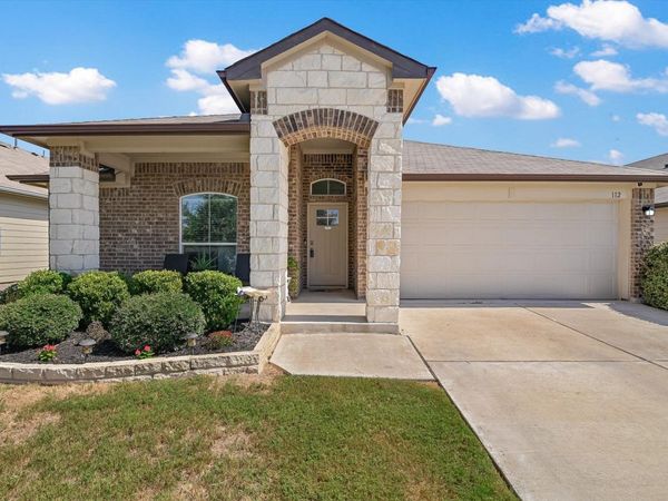 112 Groves LN, Hutto, TX 78634