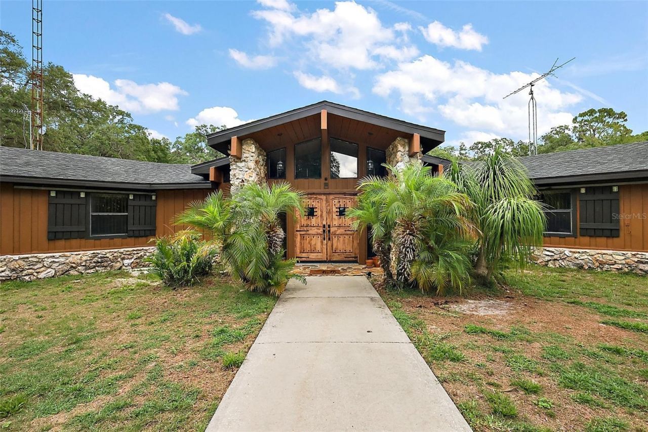 672 E Belt Avenue, Bushnell, FL 33513