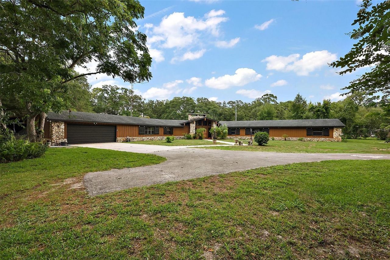 672 E Belt Avenue, Bushnell, FL 33513