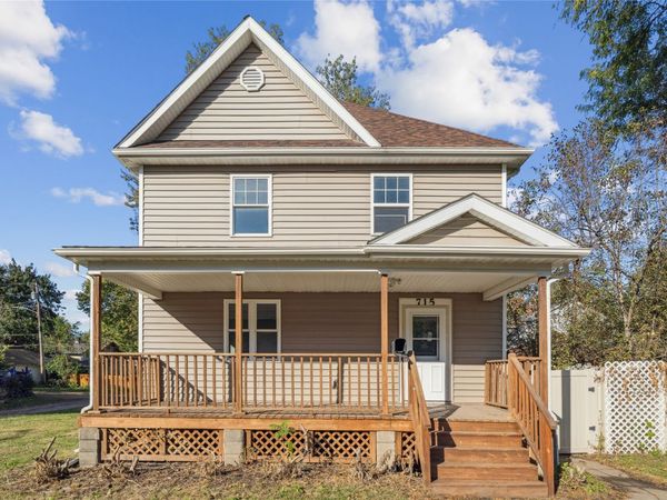 715 Grand Avenue, Ames, IA 50010