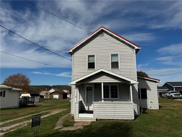 70 9th St, Lucernemines, PA 15754