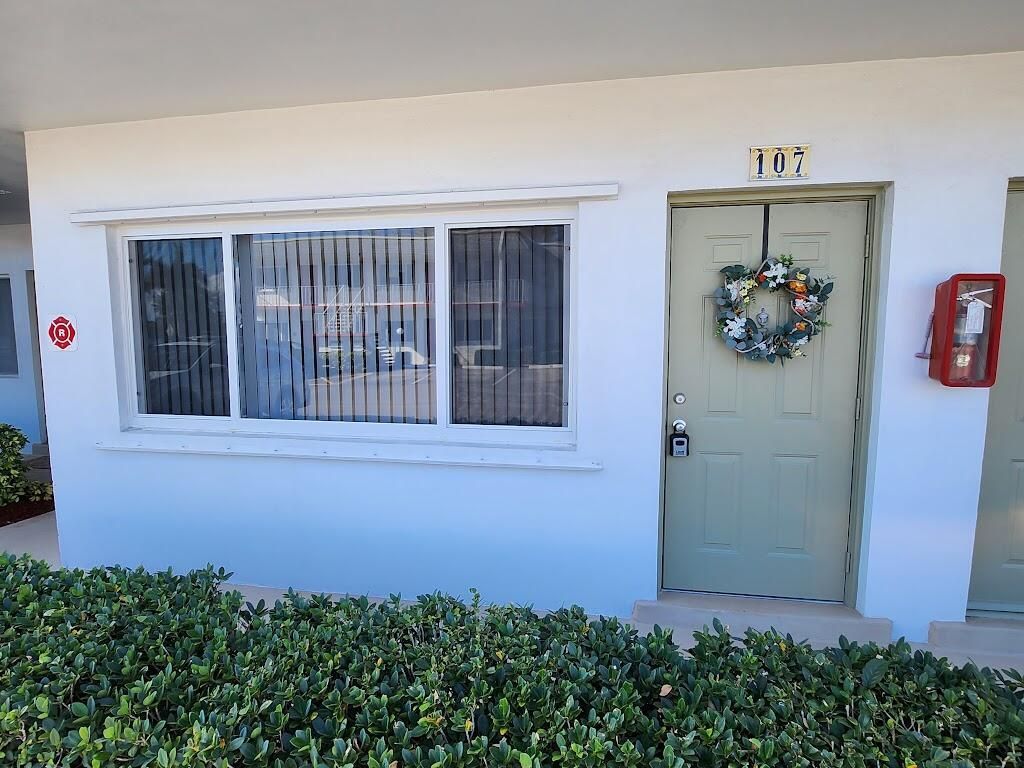 3160 Lake Osborne Dr, Unit 107, Lake Worth Beach, FL 33461 Photo