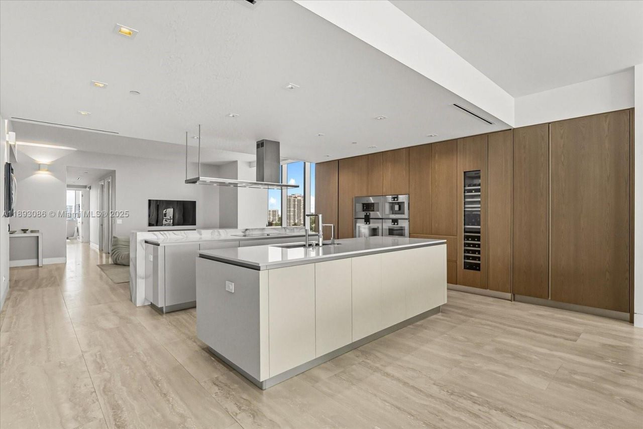 18501 Collins Ave, Unit 1001, Sunny Isles Beach, FL 33160 Photo