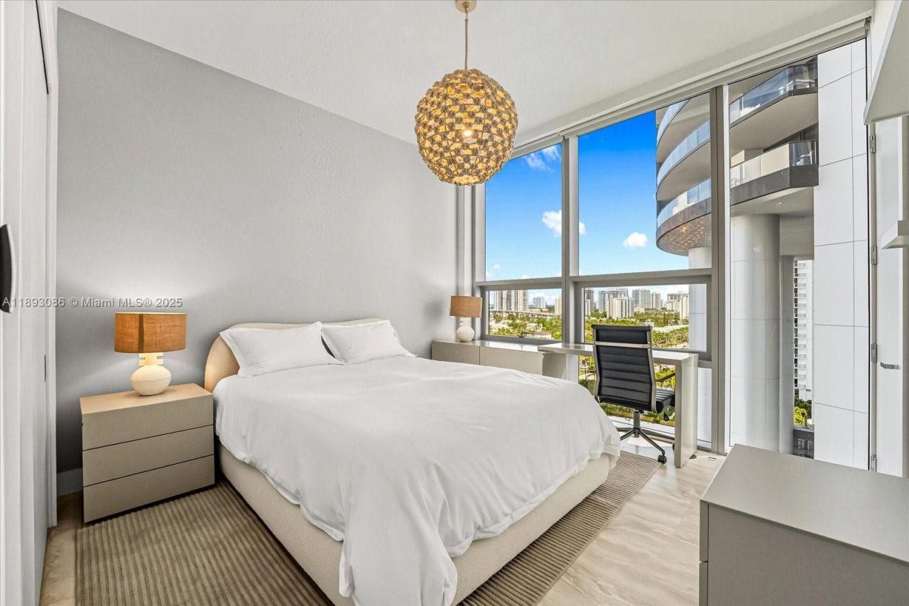 18501 Collins Ave, Unit 1001, Sunny Isles Beach, FL 33160 Photo