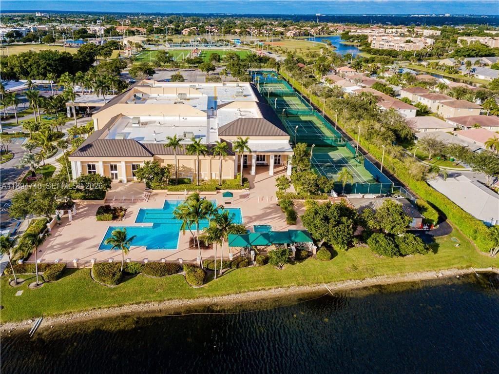 7440 Granville Dr, Unit 213, Tamarac, FL 33321 Photo