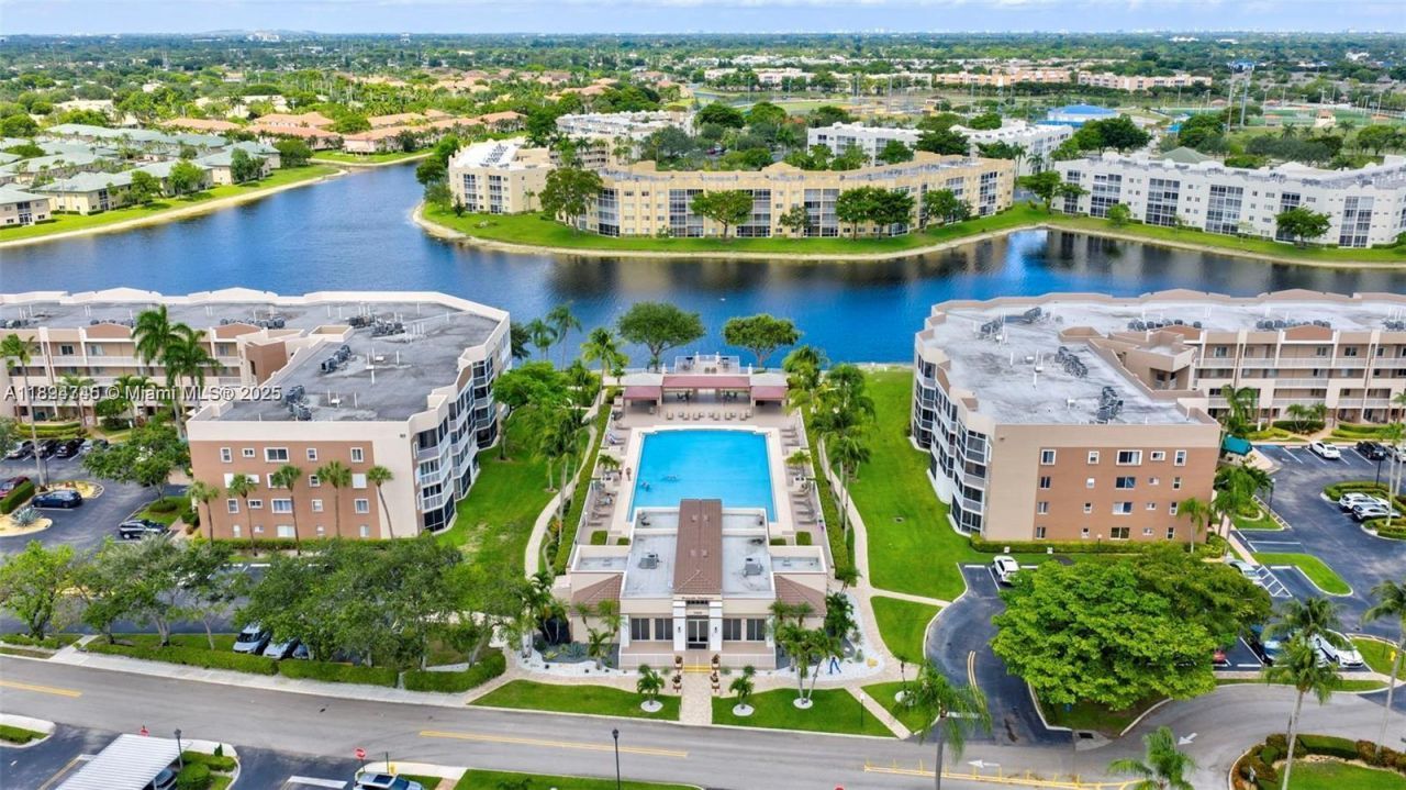 7440 Granville Dr, Unit 213, Tamarac, FL 33321 Photo