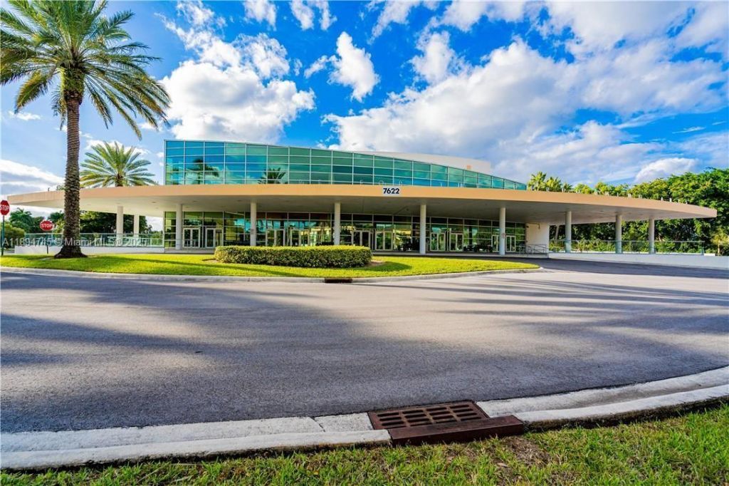 7440 Granville Dr, Unit 213, Tamarac, FL 33321 Photo