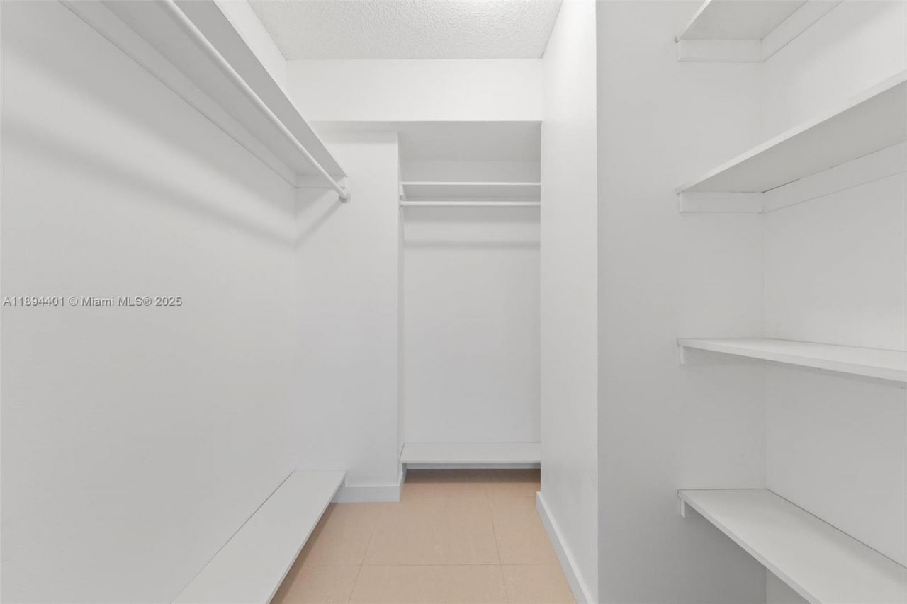 600 Three Islands Blvd, Unit 317, Hallandale Beach, FL 33009 Photo