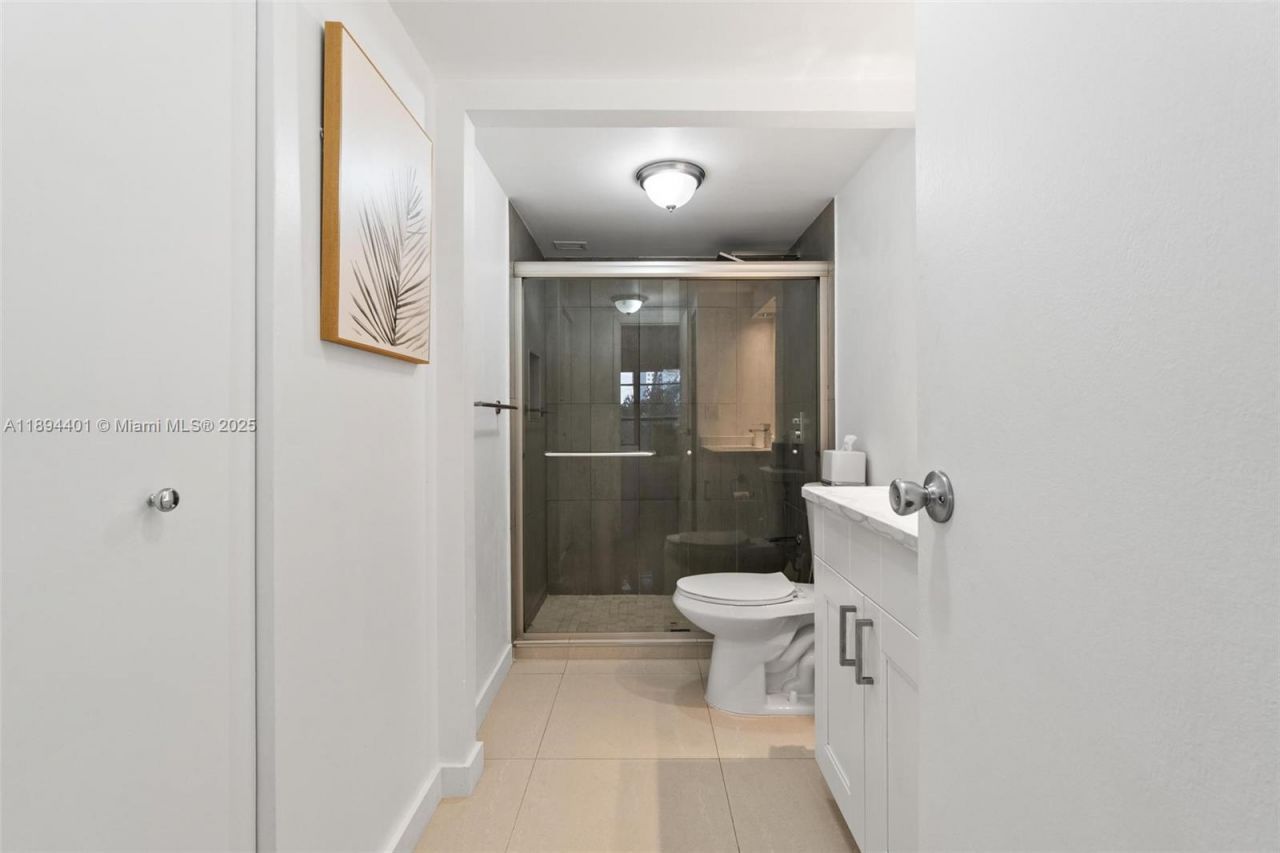 600 Three Islands Blvd, Unit 317, Hallandale Beach, FL 33009 Photo