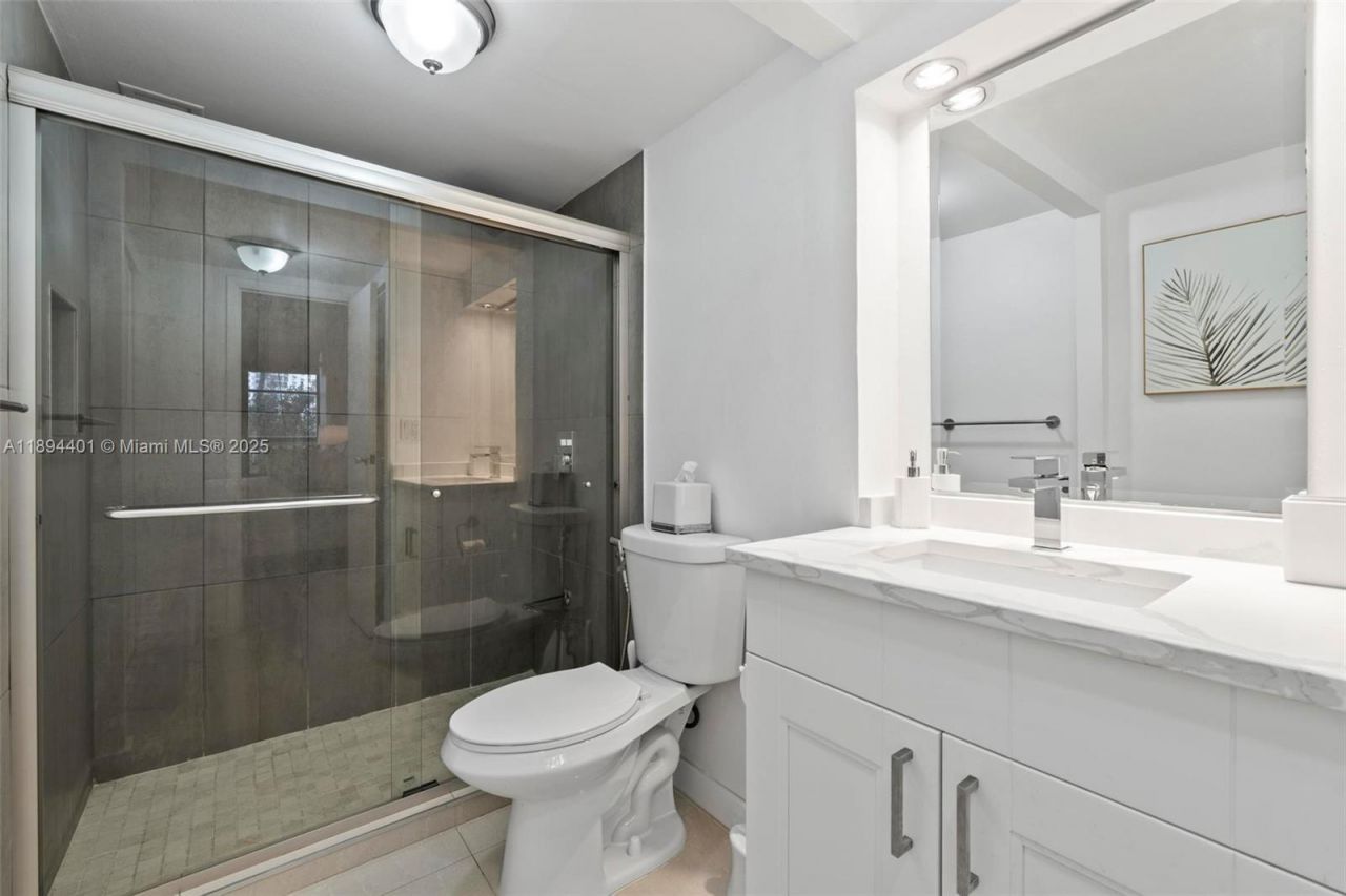 600 Three Islands Blvd, Unit 317, Hallandale Beach, FL 33009 Photo