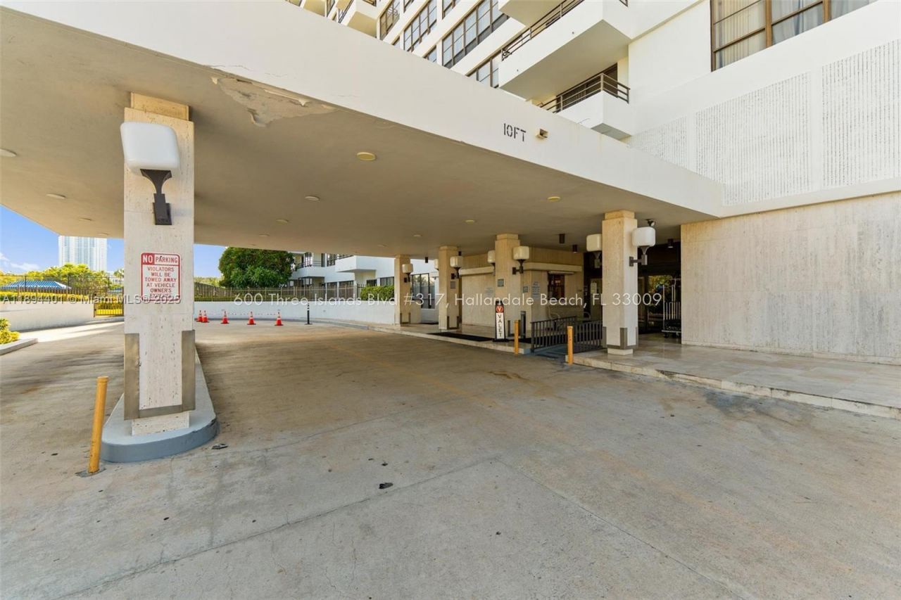 600 Three Islands Blvd, Unit 317, Hallandale Beach, FL 33009 Photo