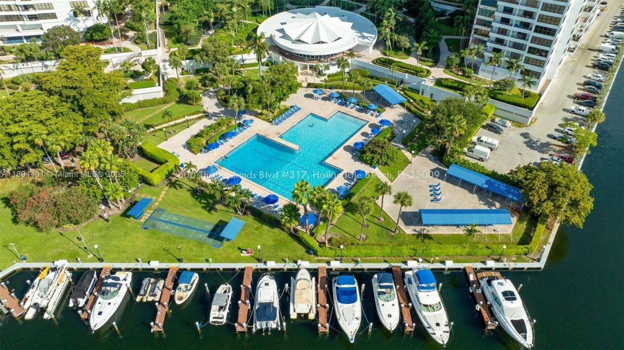 600 Three Islands Blvd, Unit 317, Hallandale Beach, FL 33009 Photo