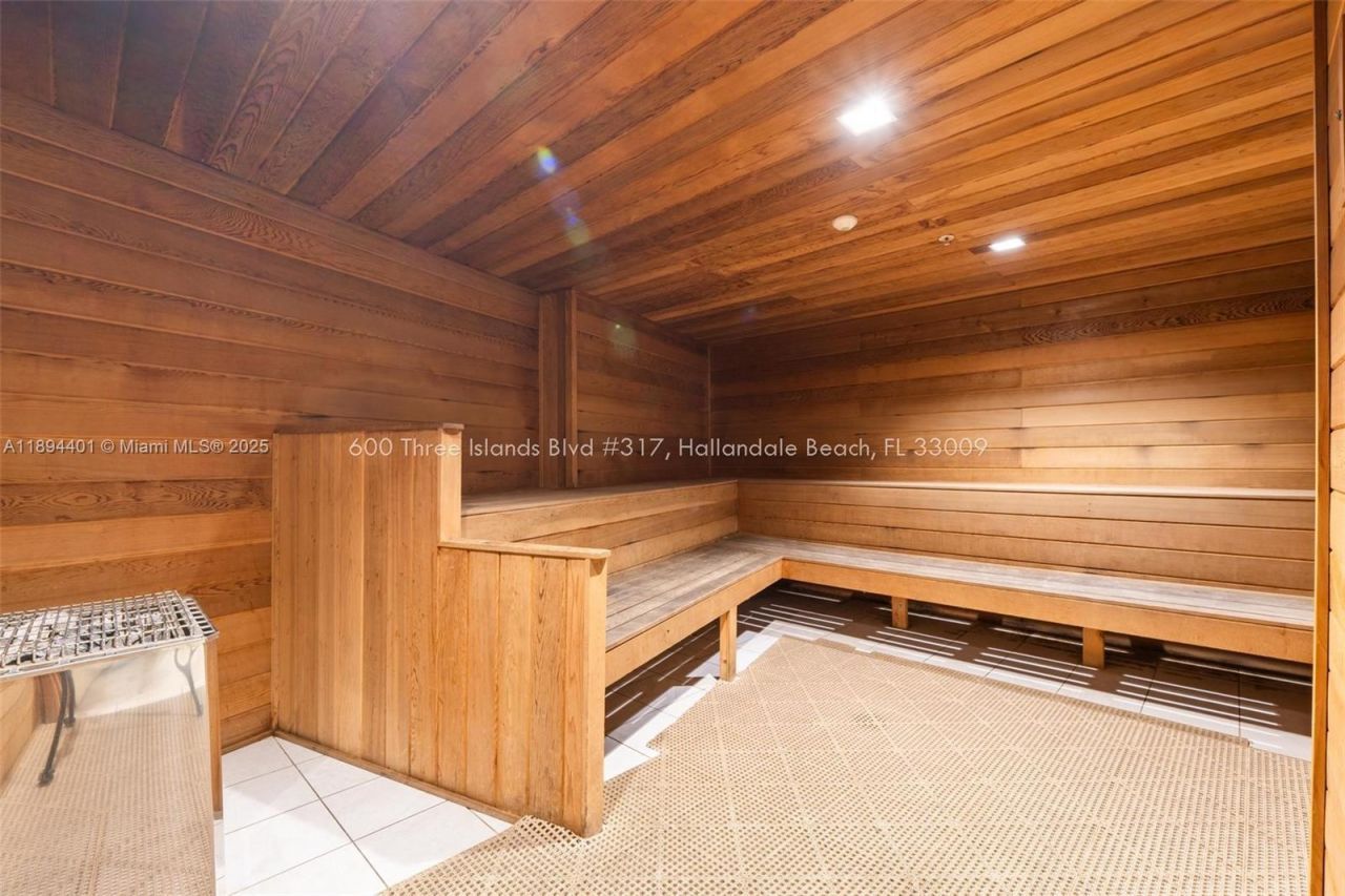 600 Three Islands Blvd, Unit 317, Hallandale Beach, FL 33009 Photo