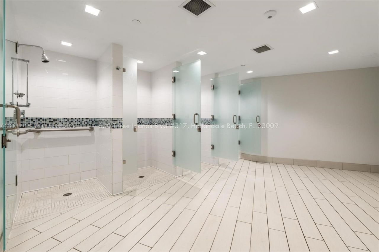 600 Three Islands Blvd, Unit 317, Hallandale Beach, FL 33009 Photo