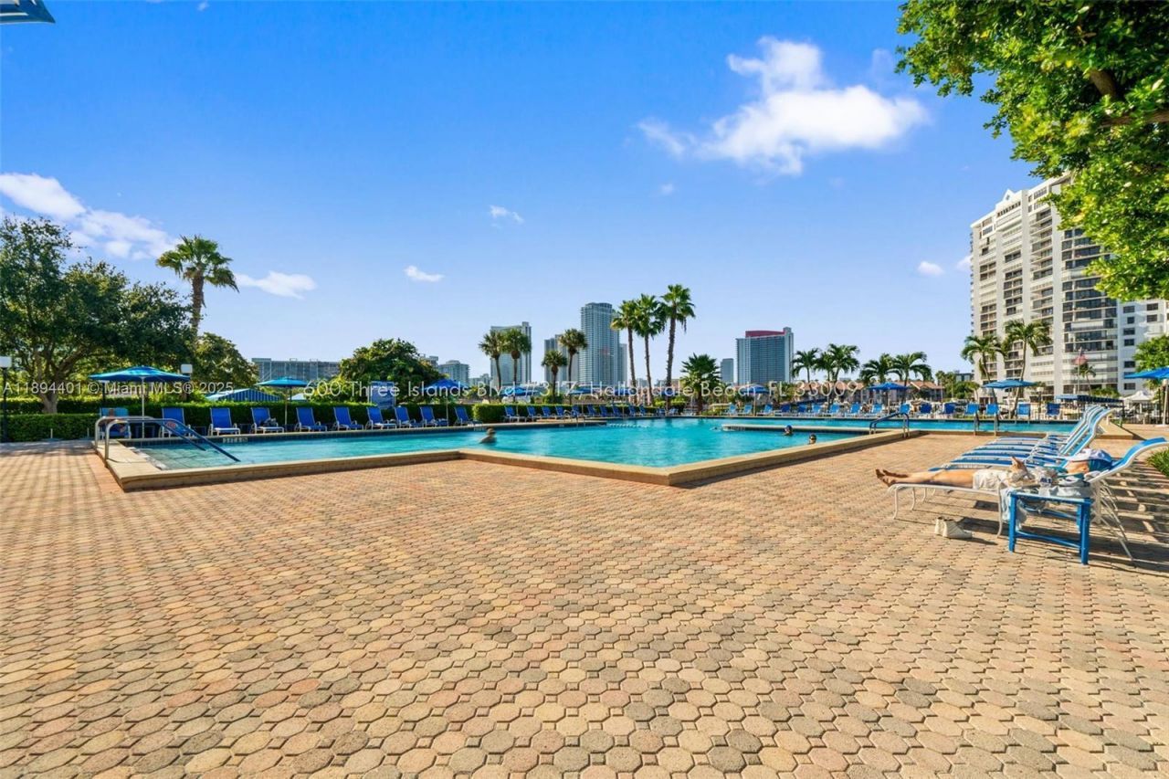 600 Three Islands Blvd, Unit 317, Hallandale Beach, FL 33009 Photo