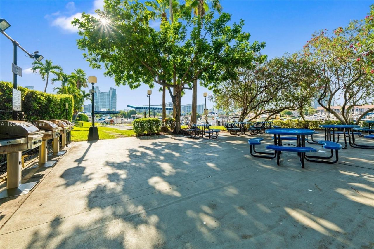 600 Three Islands Blvd, Unit 317, Hallandale Beach, FL 33009 Photo