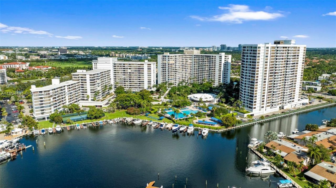 600 Three Islands Blvd, Unit 317, Hallandale Beach, FL 33009 Photo