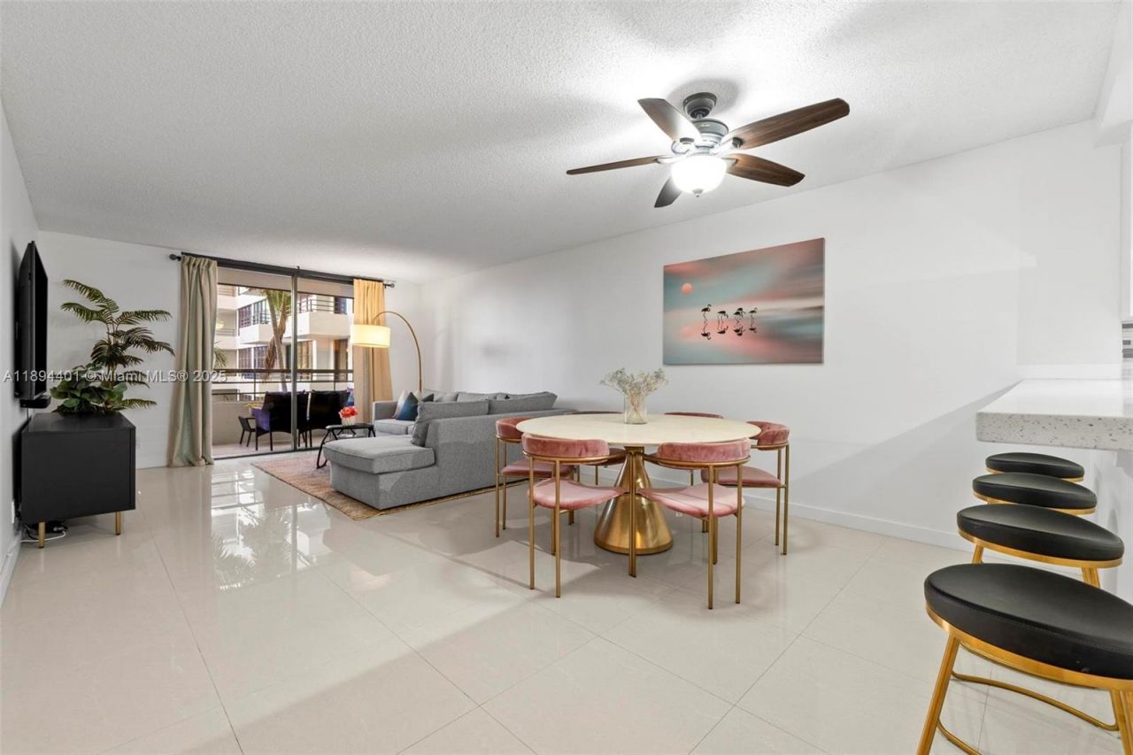 600 Three Islands Blvd, Unit 317, Hallandale Beach, FL 33009 Photo