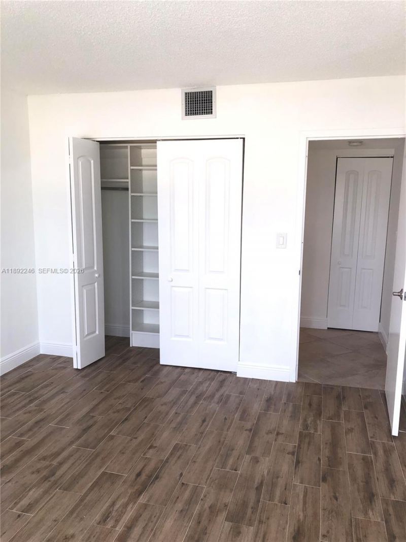 1420 Brickell Bay Dr, Unit 1506D, Miami, FL 33131 Photo