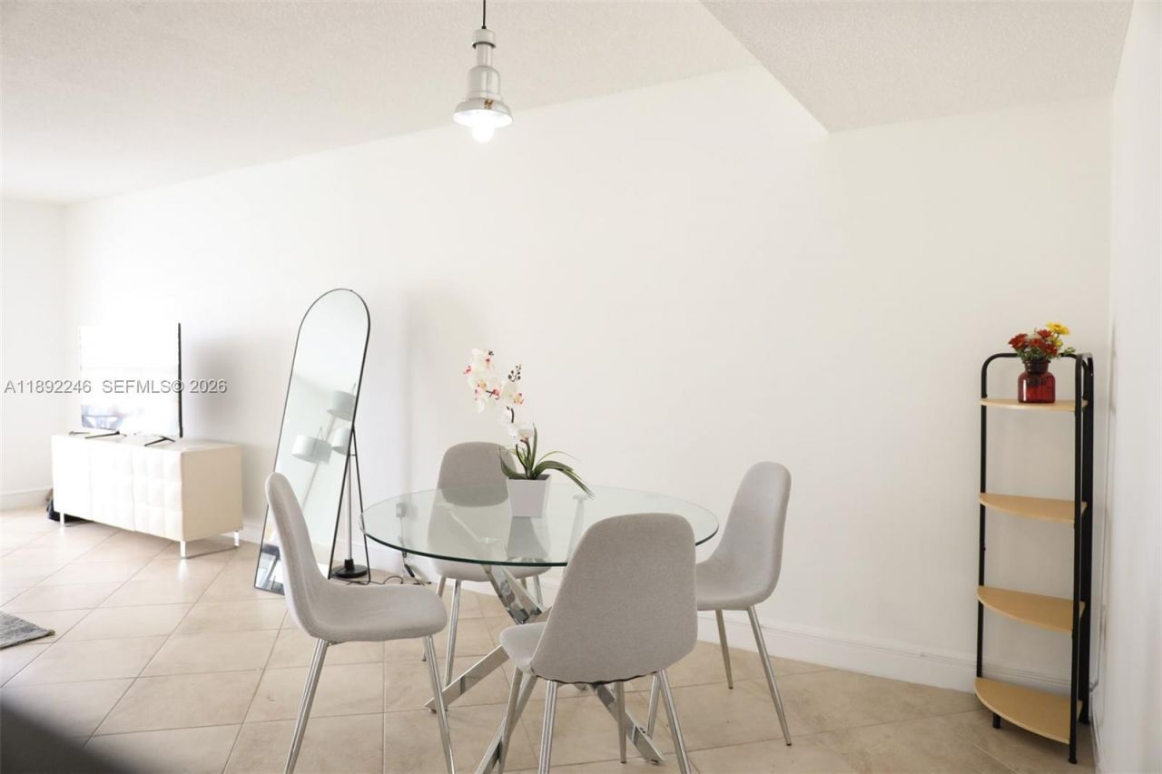 1420 Brickell Bay Dr, Unit 1506D, Miami, FL 33131 Photo