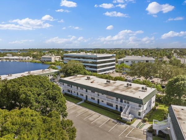 2800 Indian River Boulevard, Unit S8, Vero Beach, FL 32960