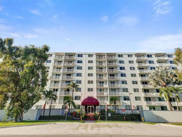 1251 NE 108th St, Unit 610, Miami, FL 33161