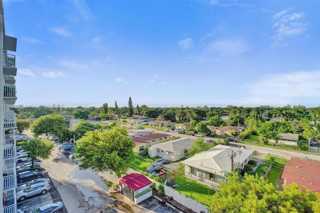 1251 NE 108th St, Unit 610, Miami, FL 33161 Photo