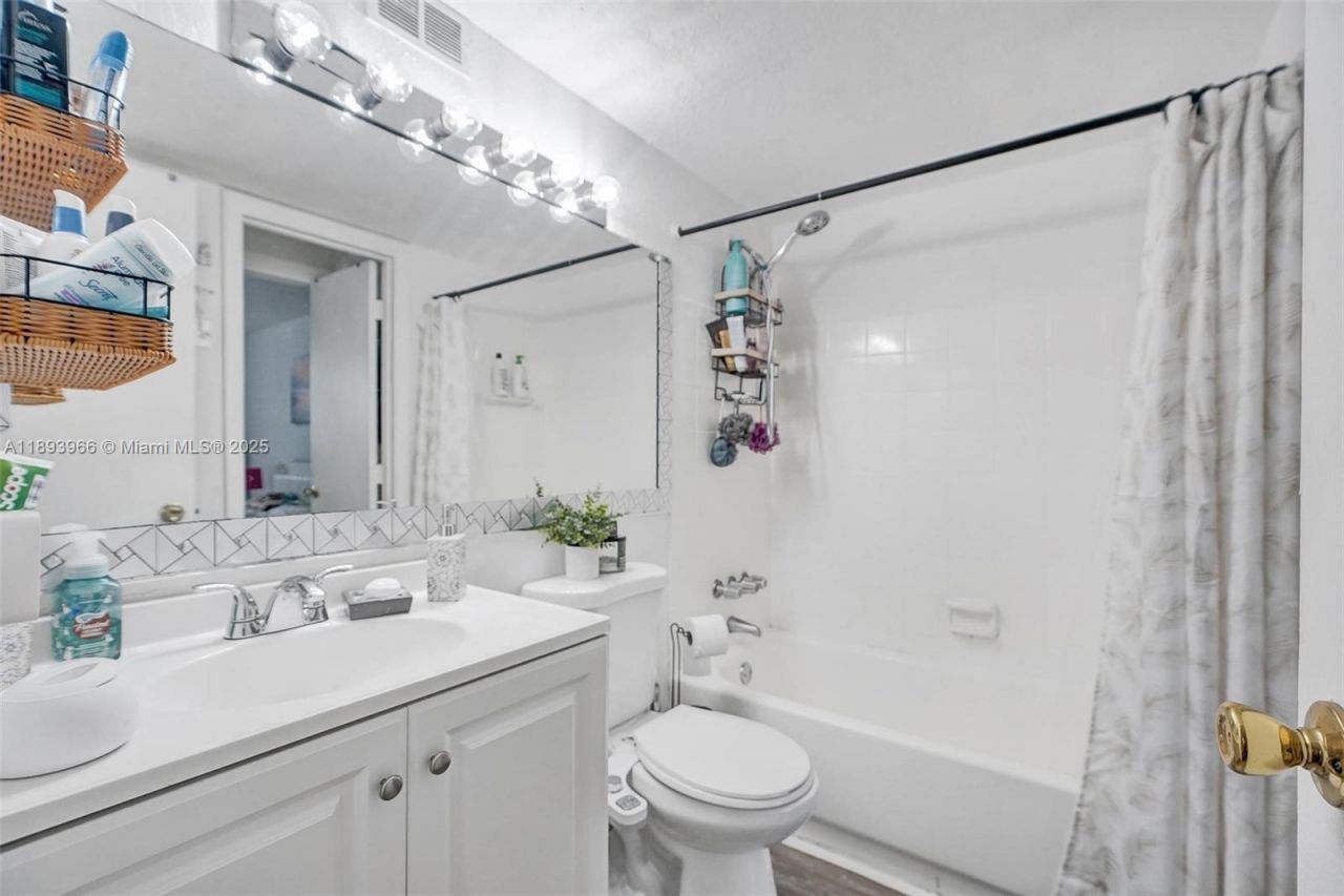 1251 NE 108th St, Unit 610, Miami, FL 33161 Photo