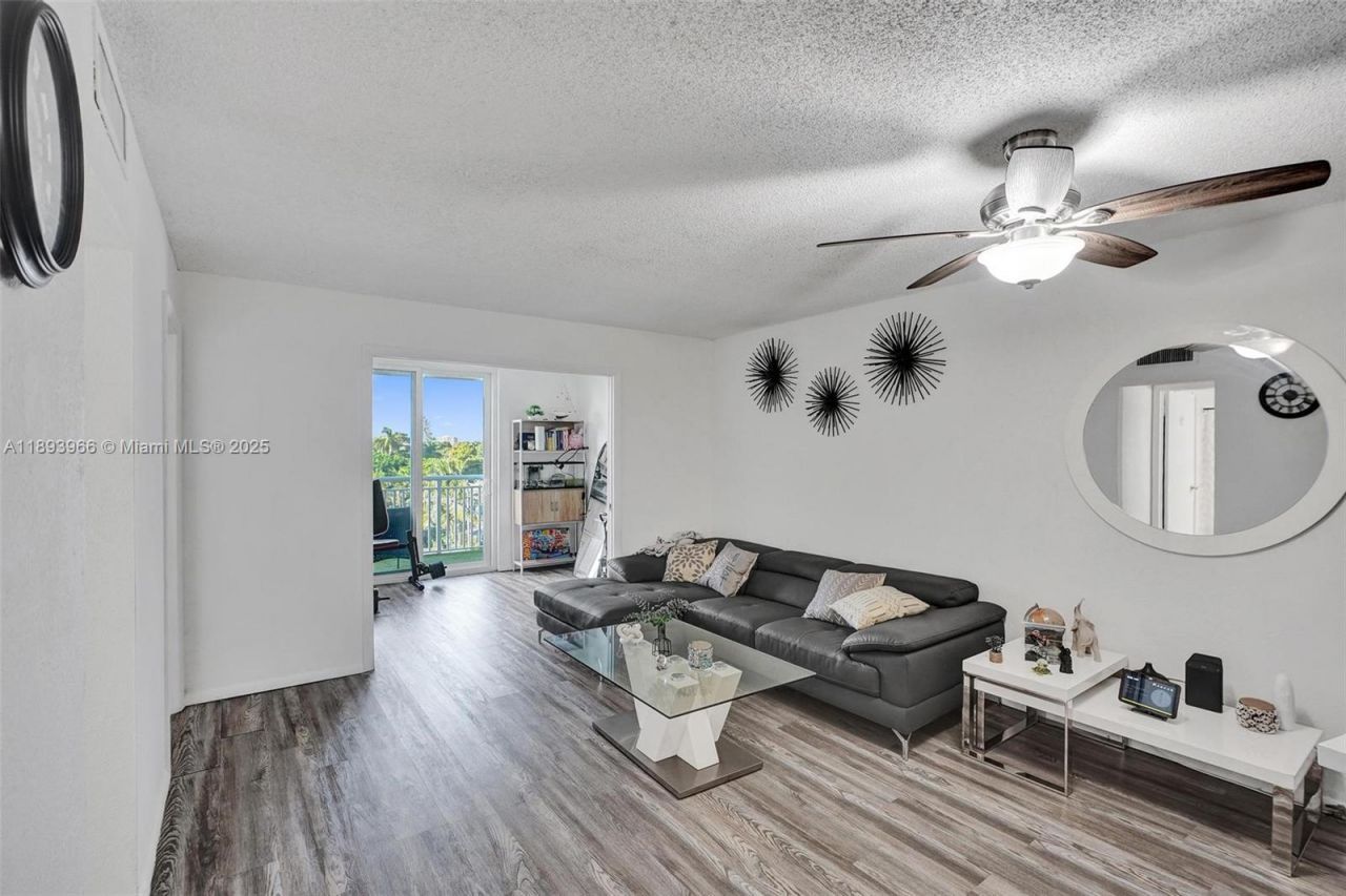 1251 NE 108th St, Unit 610, Miami, FL 33161 Photo