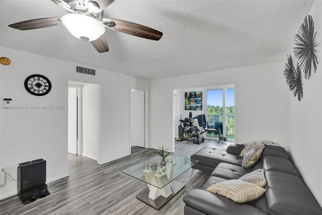 1251 NE 108th St, Unit 610, Miami, FL 33161 Photo