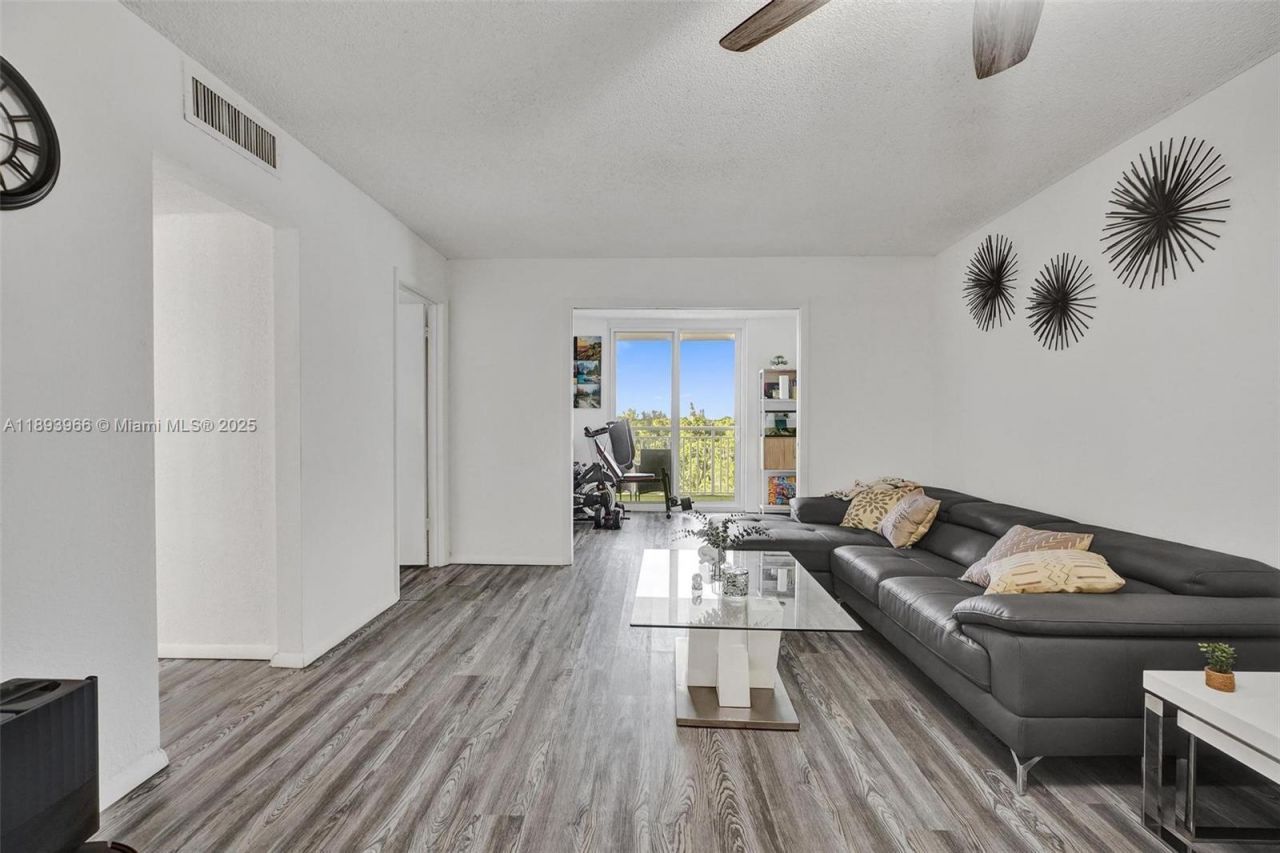 1251 NE 108th St, Unit 610, Miami, FL 33161 Photo