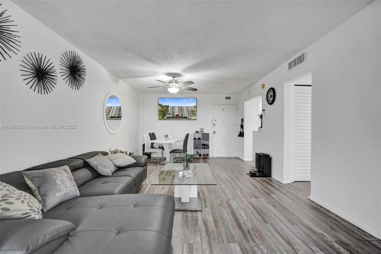 1251 NE 108th St, Unit 610, Miami, FL 33161 Photo