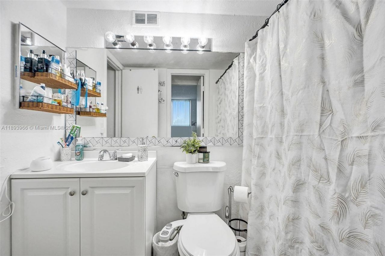 1251 NE 108th St, Unit 610, Miami, FL 33161 Photo