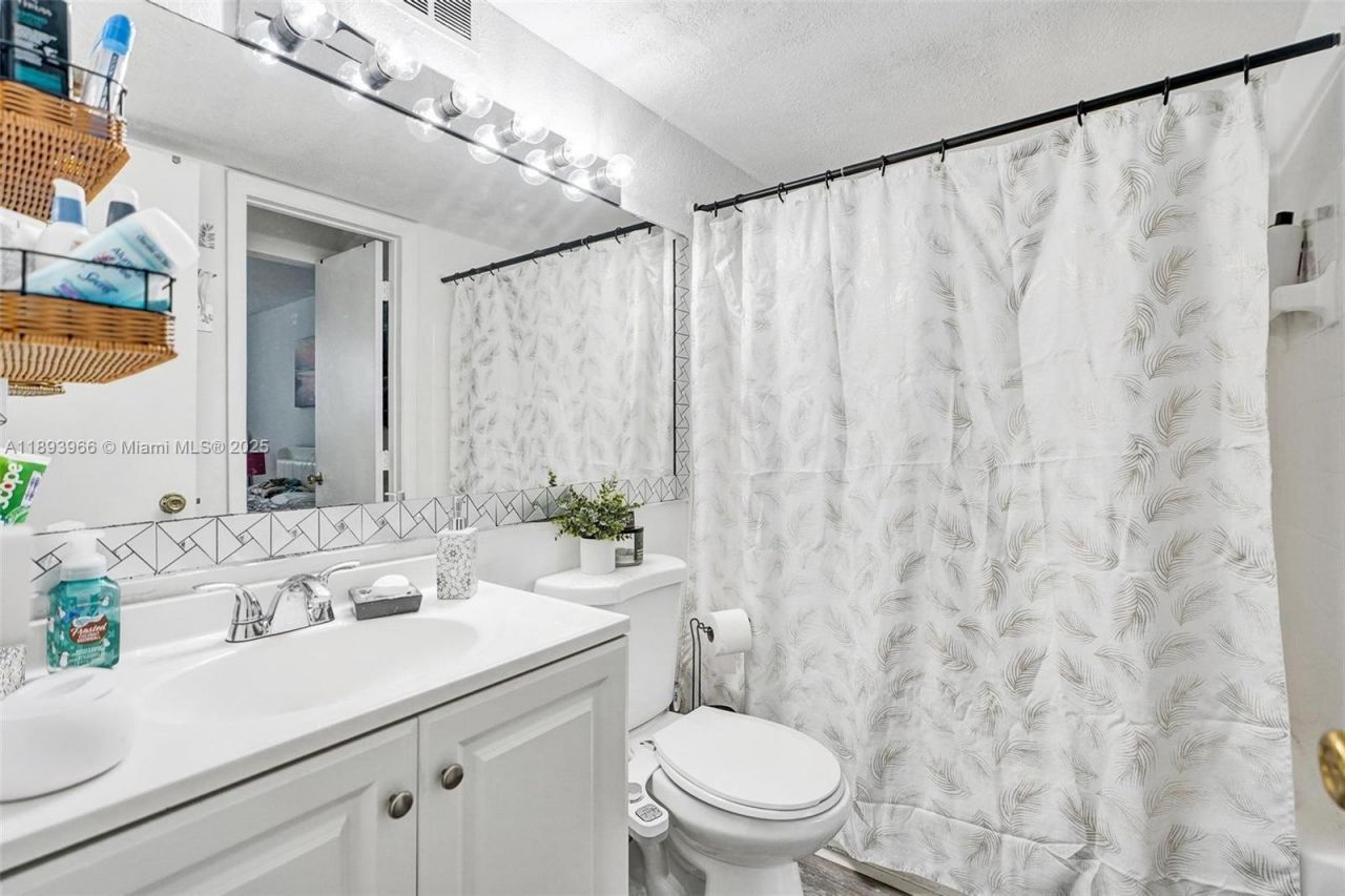 1251 NE 108th St, Unit 610, Miami, FL 33161 Photo