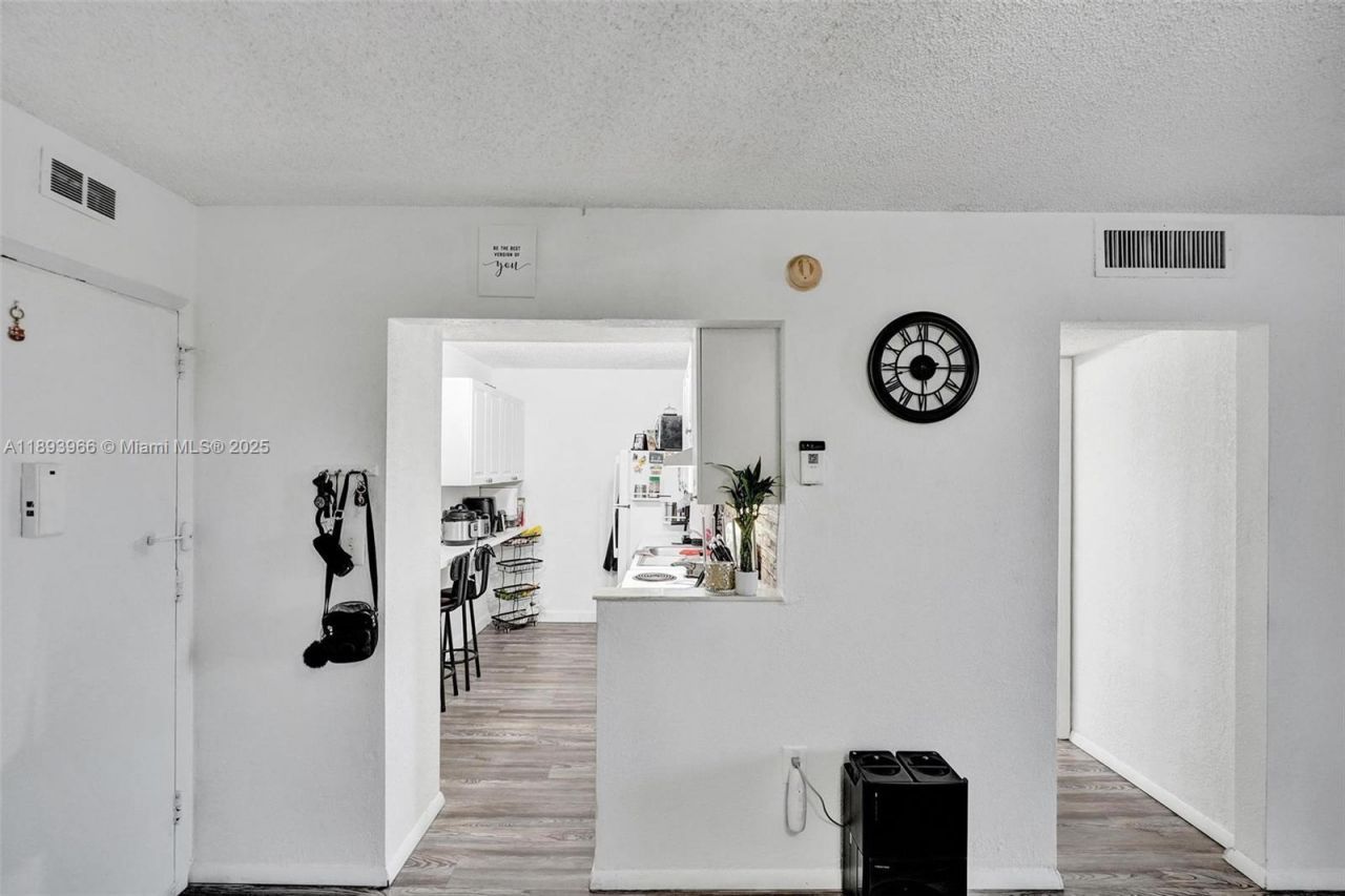 1251 NE 108th St, Unit 610, Miami, FL 33161 Photo