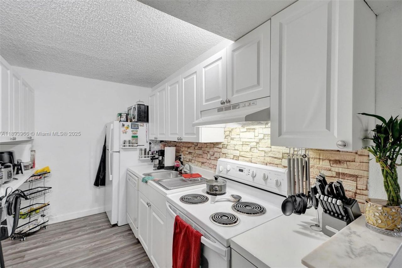 1251 NE 108th St, Unit 610, Miami, FL 33161 Photo