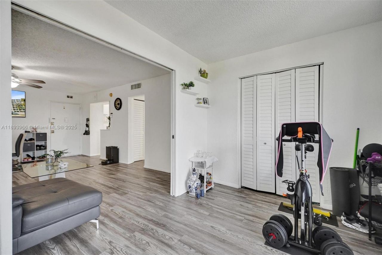 1251 NE 108th St, Unit 610, Miami, FL 33161 Photo